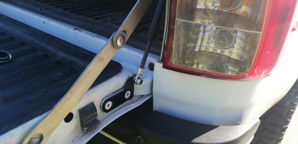 Amortiguador Portalón Hilux Revo 2016+ - Imagen 3